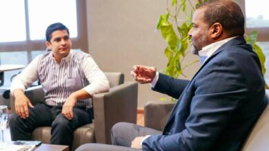 El director ejecutivo de la DGAPP, Andrés Lugo, conversa con el director ejectuvo del Fitran, Jhael Isa.