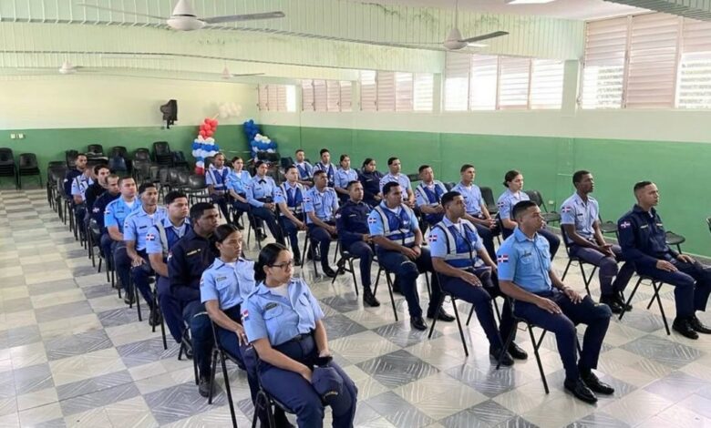 Policía escolar realiza charla de capacitación en Bani