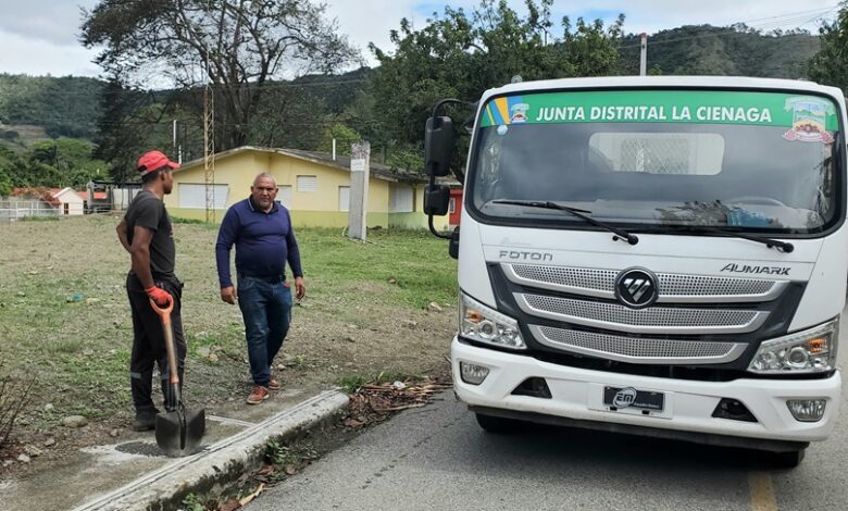 Director Distrito La Ciénaga de Ocoa destaca limpieza en calles, canaletas y otros lugares