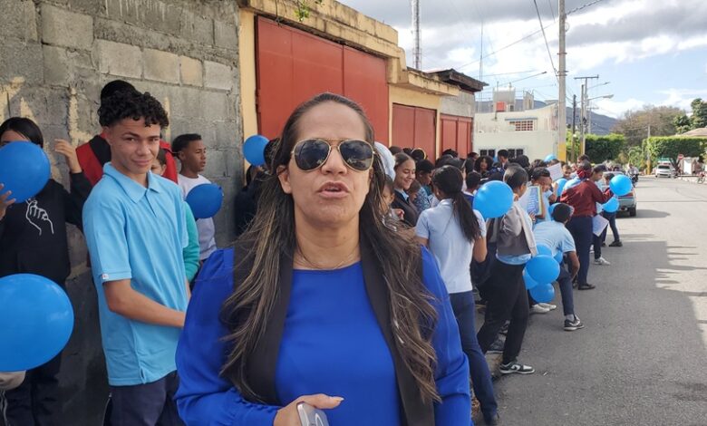 Escuela Altagracia Irma Brito realiza parada cívica por el día Mundial del Autismo
