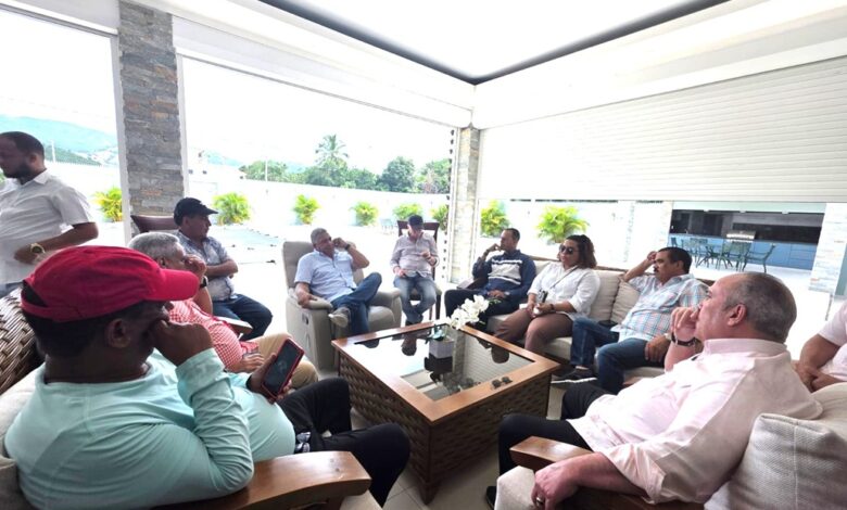 Charlie Mariotti realiza recorrido por Ocoa, Sabana Larga y Rancho Arriba; se reúne con dirigentes PLD