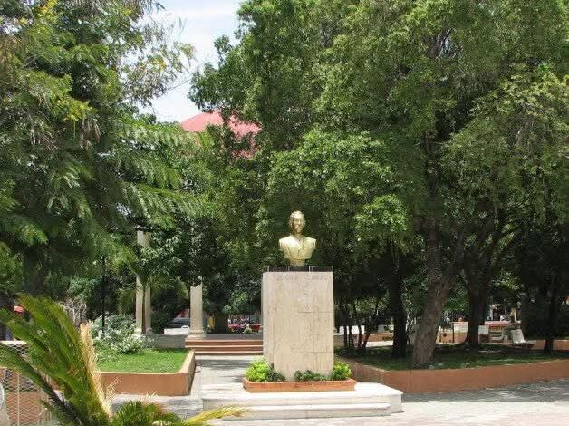 RD$33 millones para la renovación del parque central de Baní