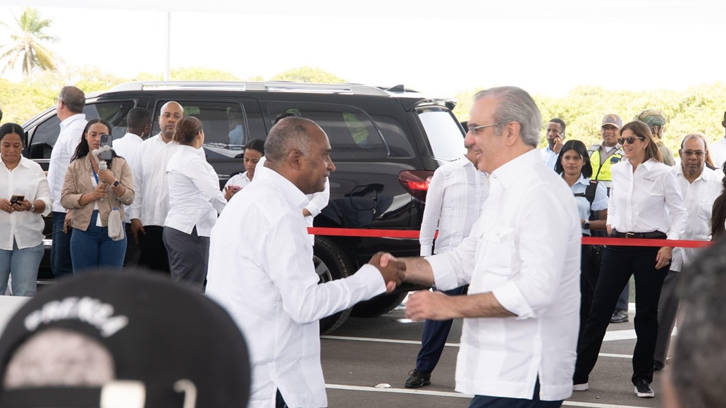 Senador Julito Fulcar recibe ovación popular durante inauguración de la Circunvalación de Baní (2)