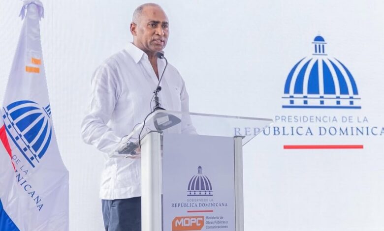 Senador Julito Fulcar recibe ovación popular durante inauguración de la Circunvalación de Baní