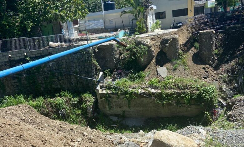 Coordinan para construcción del puente arroyo Las Vacas; tubo impedía inicio de trabajos