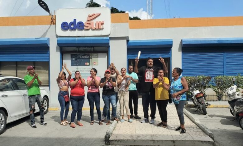 En Sector Sabana Grande de Ocoa, denuncian falta de luz y problemas en tendido eléctrico