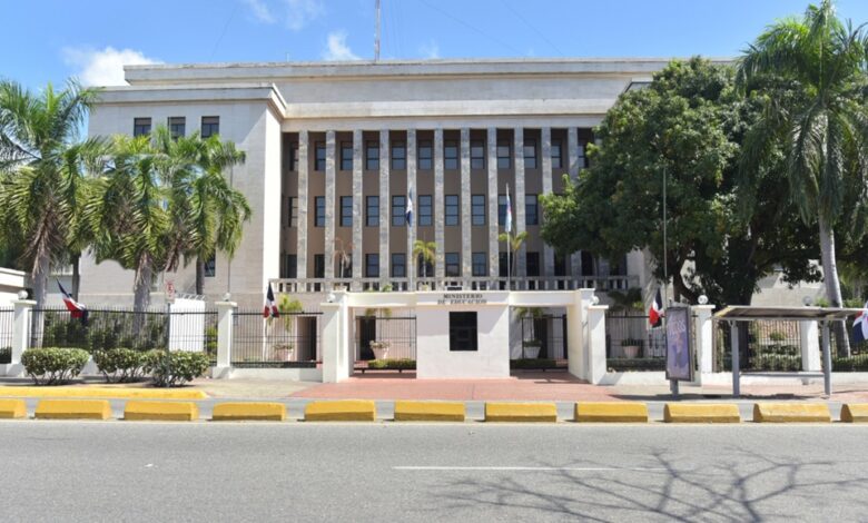 Ministerio de Educación aplica sanciones por uso inapropiado de instalaciones escolares