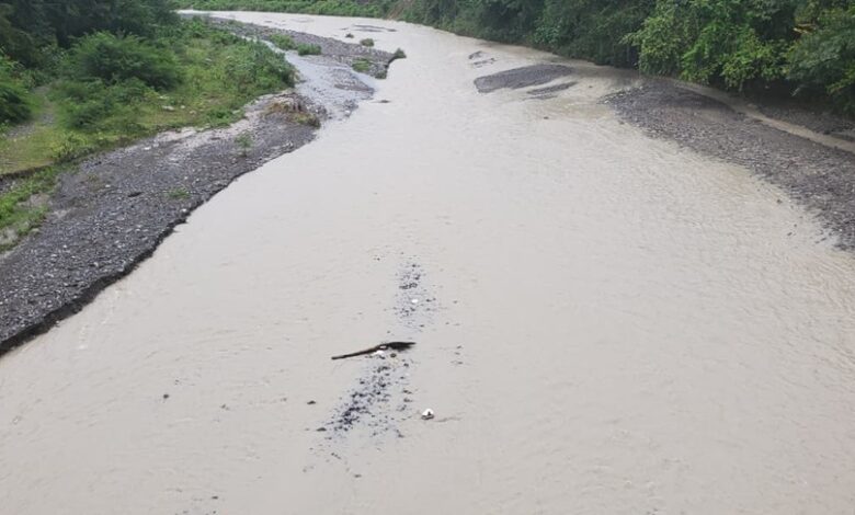 Ocoa se mantiene en alerta roja; amanece con lluvias ligeras