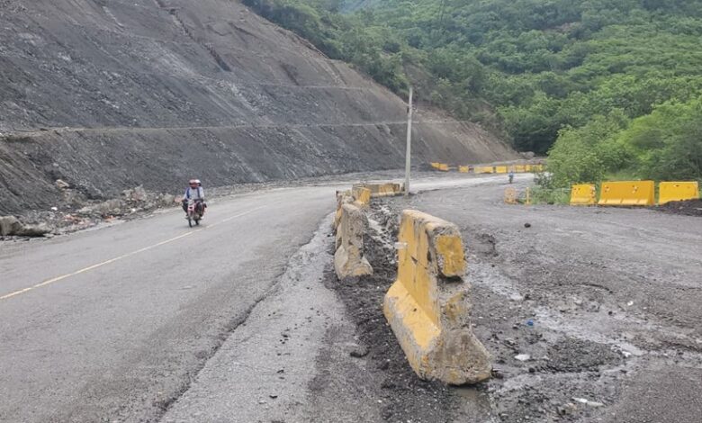 Peligro acecha en la carretera Ocoa-Cruce de Ocoa por puntos críticos