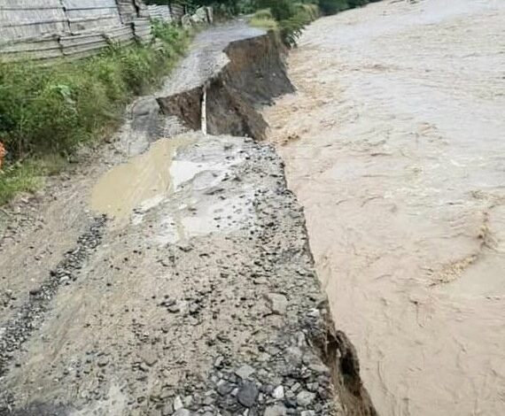 Reportan zonas El Rosalito de Ocoa incomunicadas por daños a caminos y crecida río Nizao