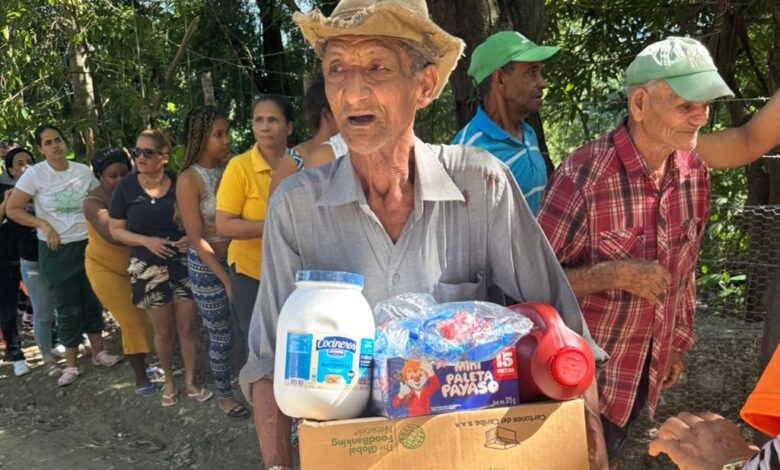 Banco de alimentos y ADM entregan alimentos a familias afectadas por tormenta en Ocoa