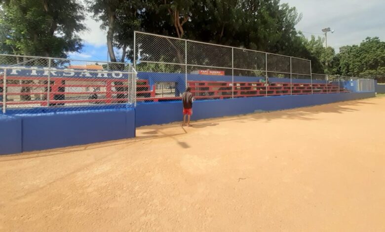 Fundación Rafael Subero realiza labores de embellecimiento del estadio de softbol de Ocoa