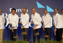 PE Ejecutivo Dr. Leonardo Aguilera acompaña al presidente Luis Abinar al primer picaso de Punta Bergantín