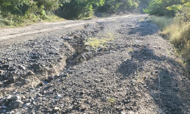 Comunidad Las Lagunetas de Ocoa pide la reconstrucción de su carretera; también denuncia falta de agua