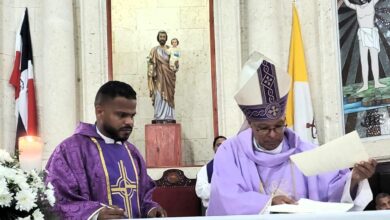 Obispo de Baní posesiona a párroco de Ocoa; Anderson Perdomo agradece apoyo instituciones