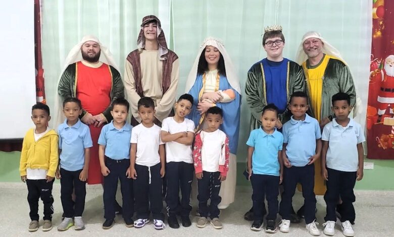 Fundación Internacional Corazón de una Estrella entrega mochilas y juguetes a niños de Ocoa (2)