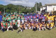 Niños de la Liga deportiva Bolívar Peña de Ocoa, llenos de felicidad por recibir uniformes
