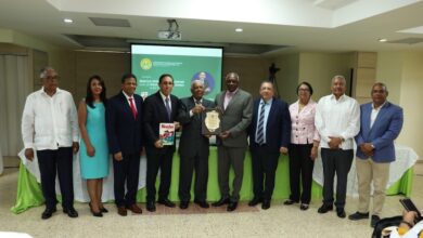 COOPNAMA reconoce trayectoria y aportes del médico y filántropo Cruz Jiminián y del profesor Melanio Hernández, autor del libro Nacho