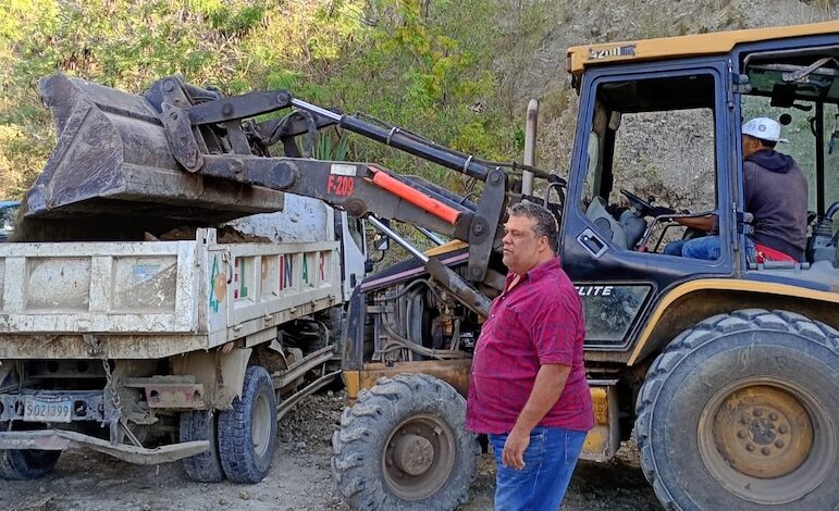 Junta Distrital El Pinar de Ocoa informa da mantenimiento a 60 kilómetros de carretera y caminos